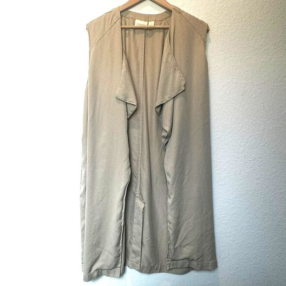 CHICO'S | 2 Large Draped Long Vest Cardigan Lightweight Tan Khaki Pockets Ruffle - Picture 3 of 12